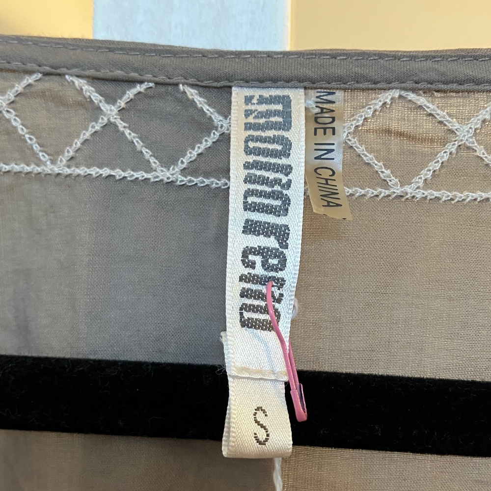 Monoreno Gray Tunic with White Embroidery - Picture 2 of 7
